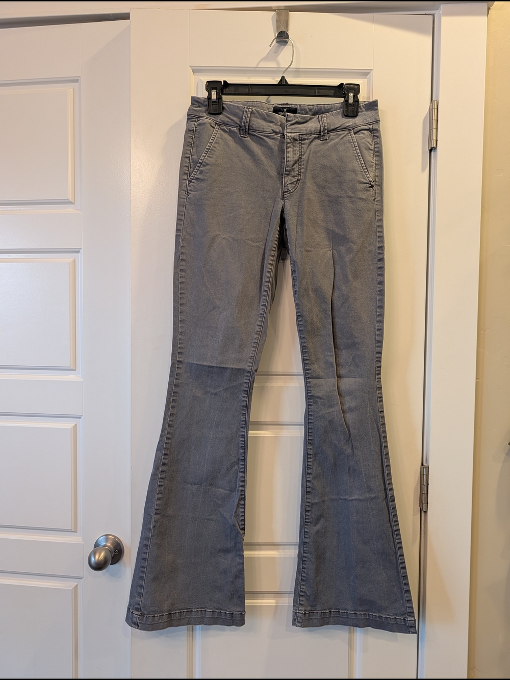 American Eagle Boho Artist Flare Jeans Gray Low Rise 4 Long 4L Faded Stretch